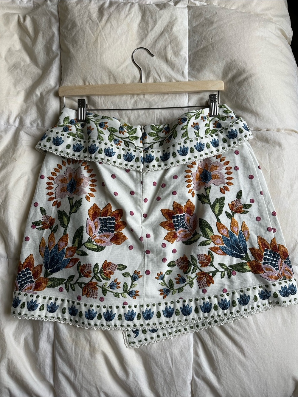 FARM Rio White Mini Skirt with Multicolor Floral Embroidery - Picture 4 of 4